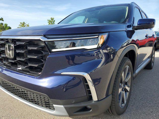 new 2025 Honda Pilot car, priced at $55,260