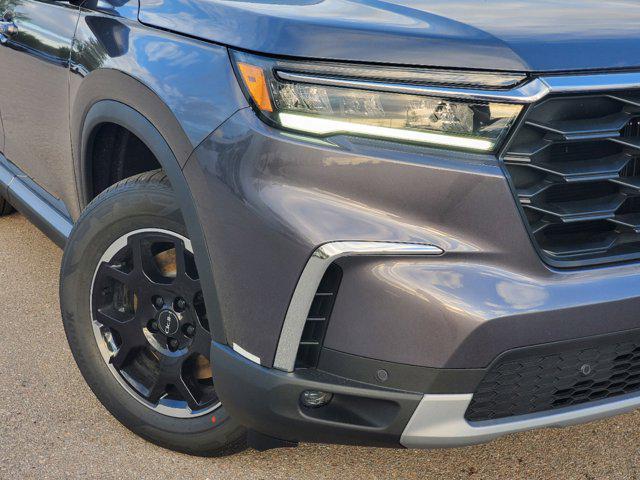 new 2025 Honda Pilot car, priced at $45,859