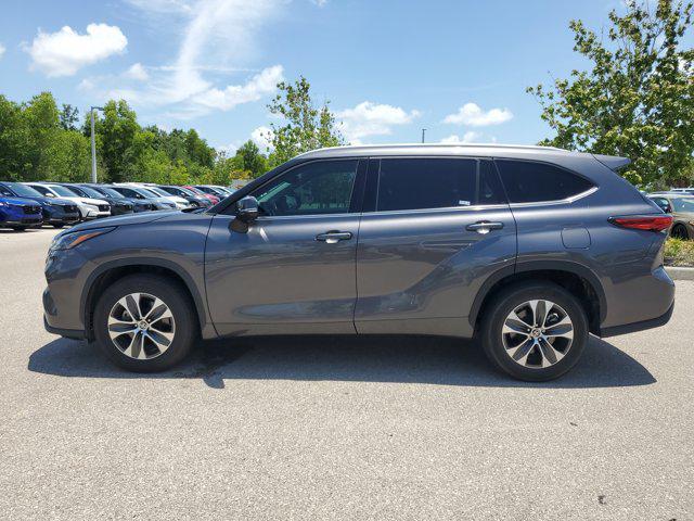used 2022 Toyota Highlander car, priced at $31,888