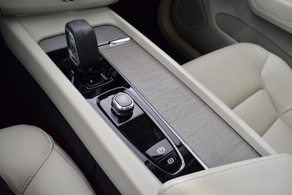 used 2023 Volvo XC60 Recharge Plug-In Hybrid car, priced at $40,400