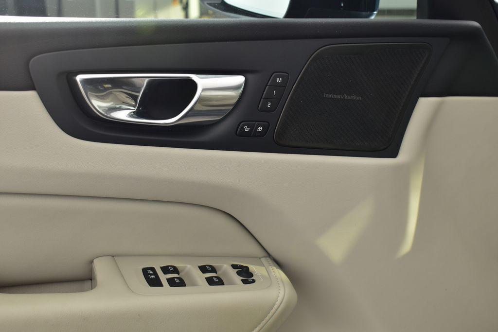 used 2023 Volvo XC60 Recharge Plug-In Hybrid car, priced at $40,400