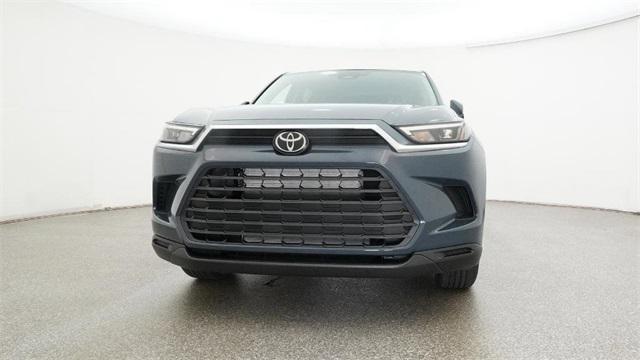 new 2025 Toyota Highlander car, priced at $43,708