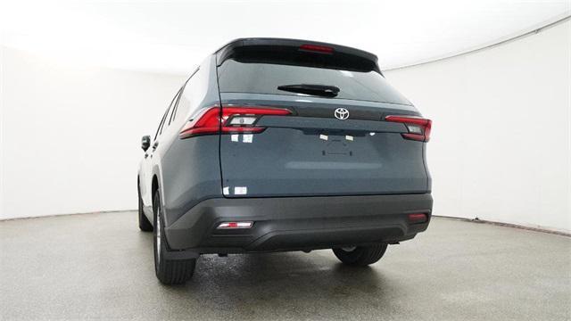 new 2025 Toyota Highlander car, priced at $43,708