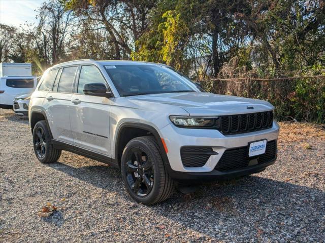 new 2025 Jeep Grand Cherokee car, priced at $42,106