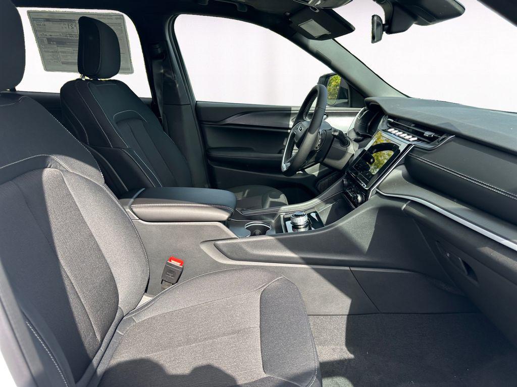 new 2025 Jeep Grand Cherokee L car, priced at $37,991