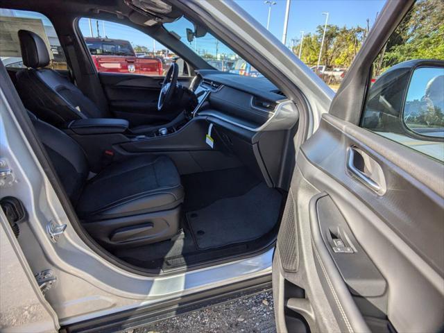 new 2025 Jeep Grand Cherokee car, priced at $40,119