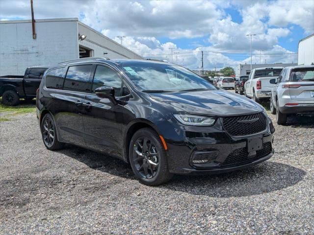 new 2024 Chrysler Pacifica car, priced at $37,350