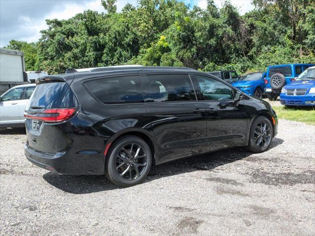 new 2024 Chrysler Pacifica car, priced at $37,350