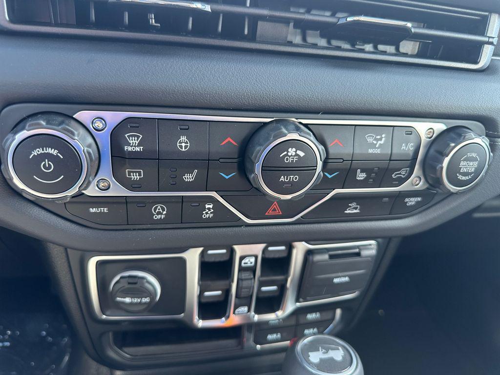 new 2025 Jeep Wrangler car, priced at $56,324