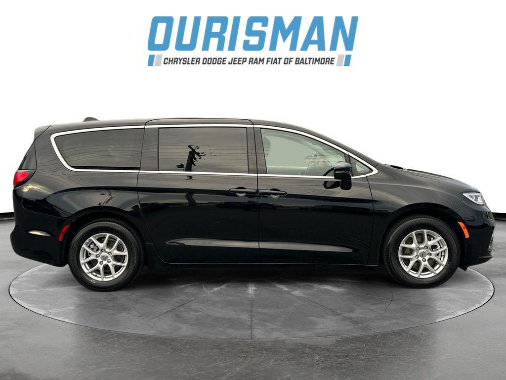 used 2024 Chrysler Pacifica car, priced at $29,300