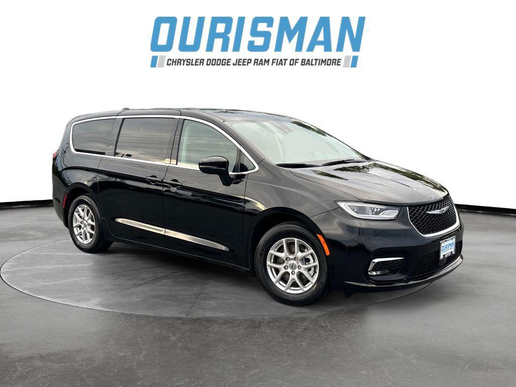 used 2024 Chrysler Pacifica car, priced at $29,300