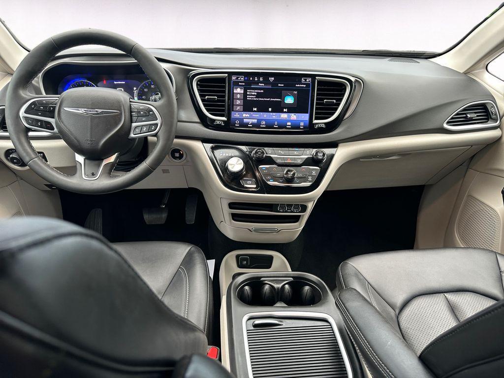 used 2024 Chrysler Pacifica car, priced at $29,300