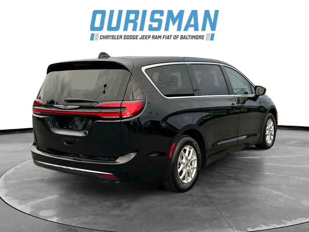 used 2024 Chrysler Pacifica car, priced at $29,300