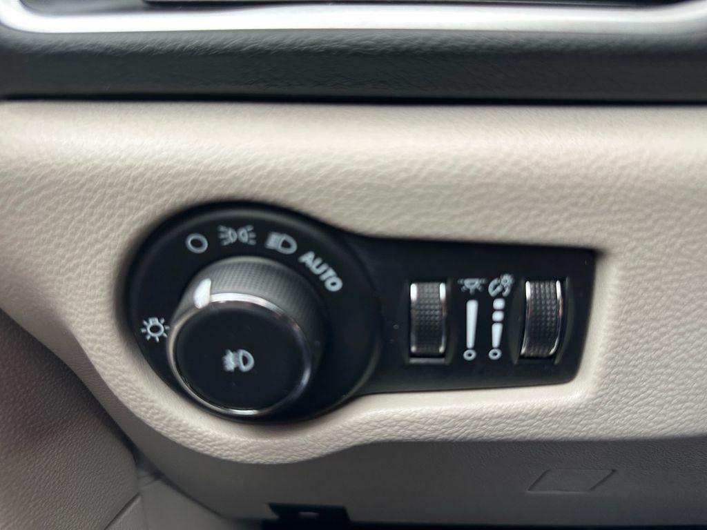 used 2024 Chrysler Pacifica car, priced at $29,300