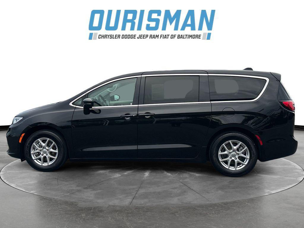 used 2024 Chrysler Pacifica car, priced at $29,300