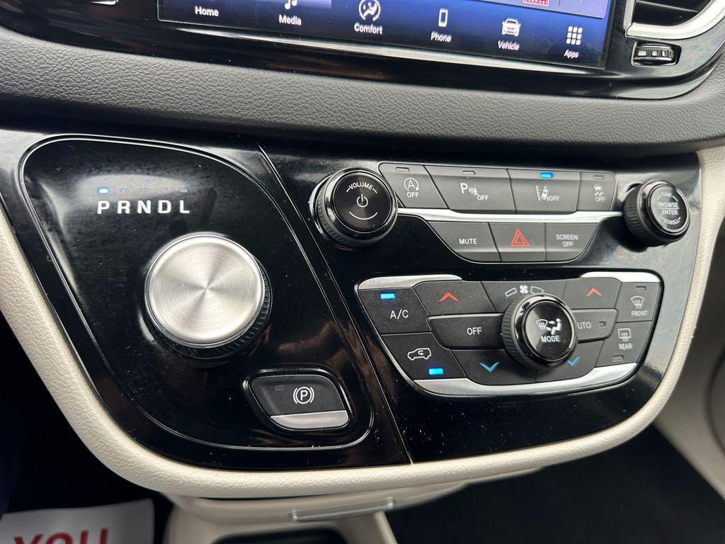 used 2024 Chrysler Pacifica car, priced at $29,300