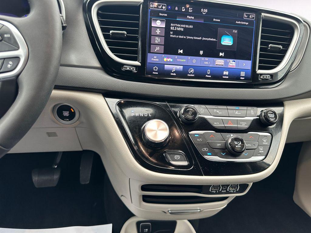 used 2024 Chrysler Pacifica car, priced at $29,300