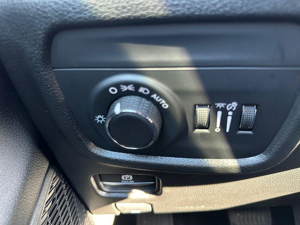 new 2025 Jeep Grand Cherokee car, priced at $40,653