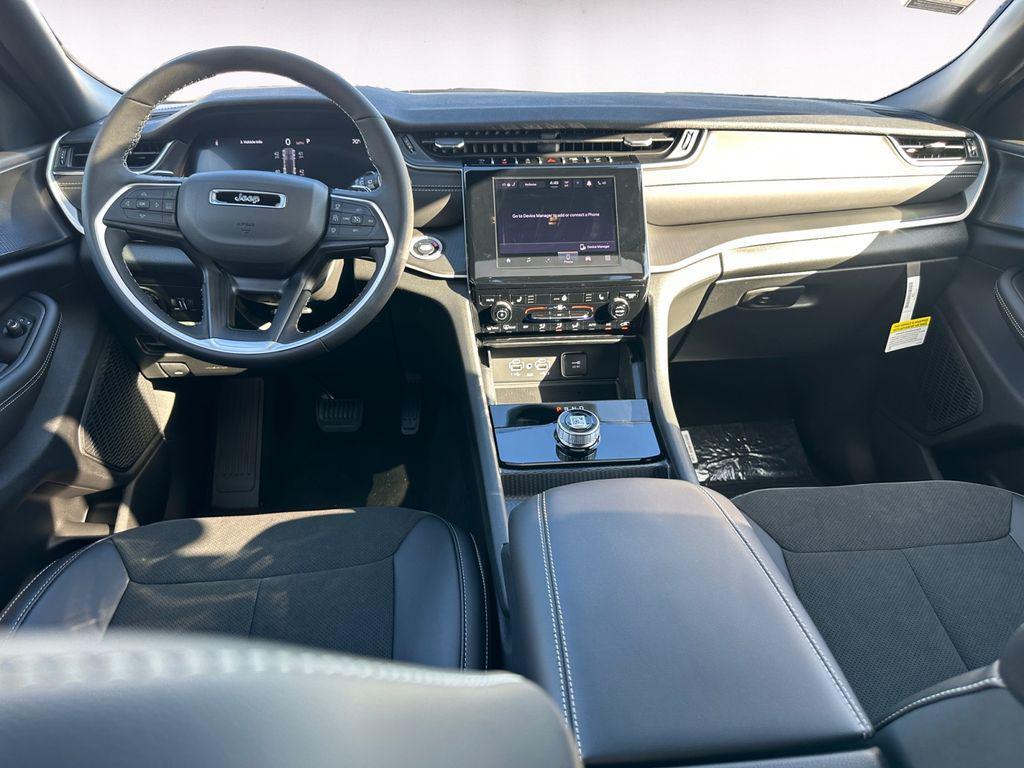 new 2025 Jeep Grand Cherokee car, priced at $40,653