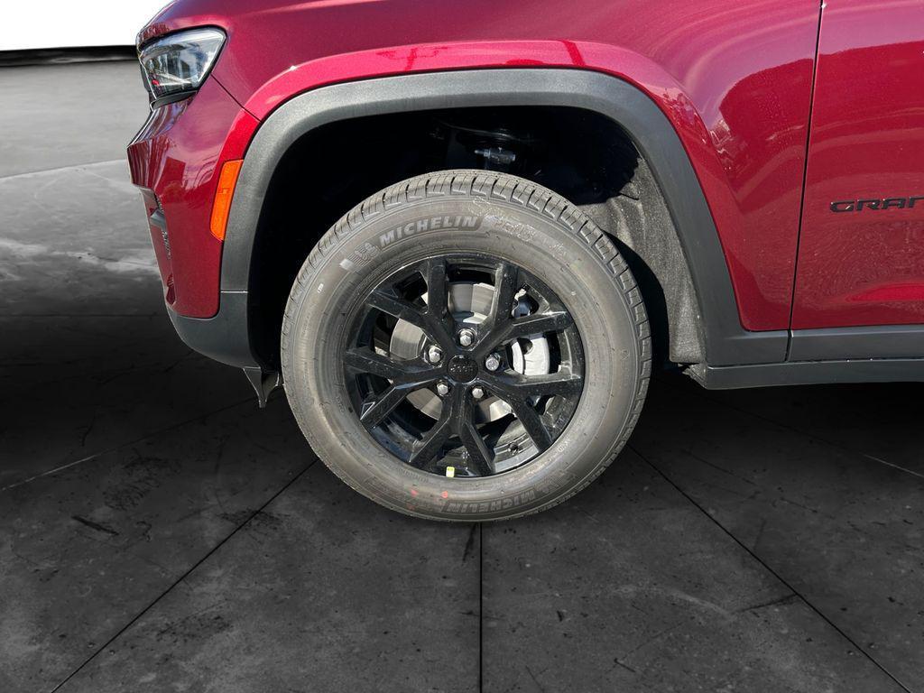 new 2025 Jeep Grand Cherokee car, priced at $40,653