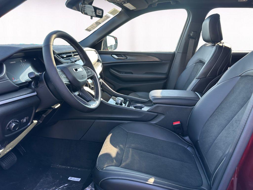 new 2025 Jeep Grand Cherokee car, priced at $40,653