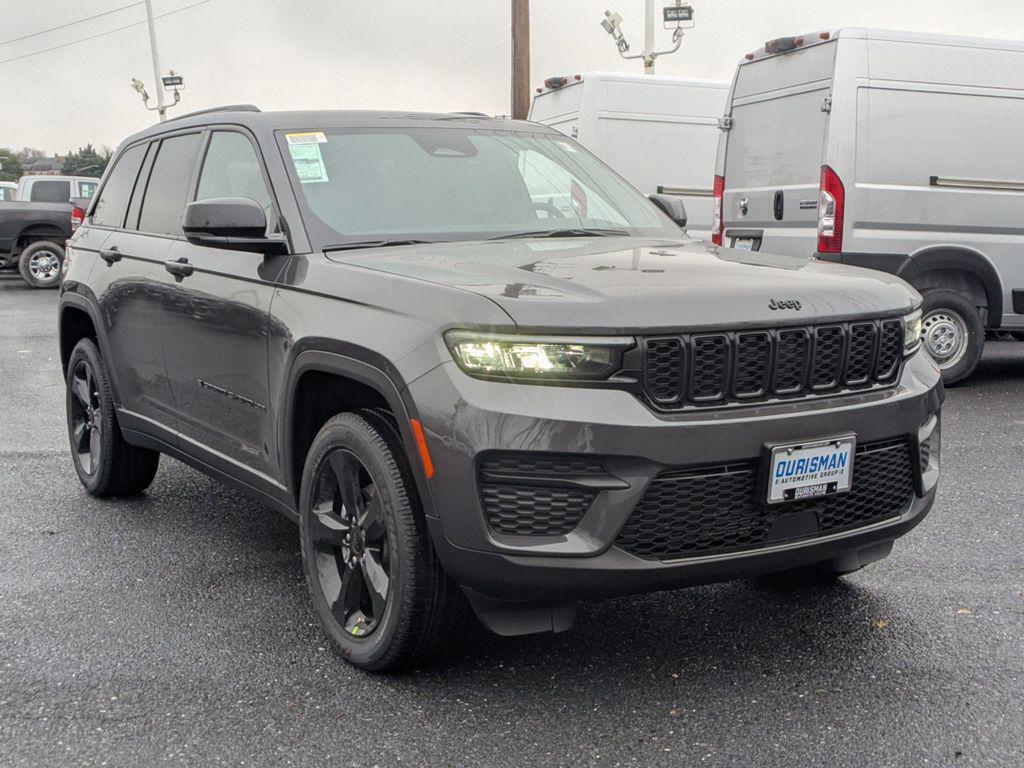 new 2025 Jeep Grand Cherokee car, priced at $43,574