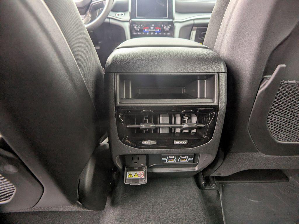 new 2025 Jeep Grand Cherokee car, priced at $43,574