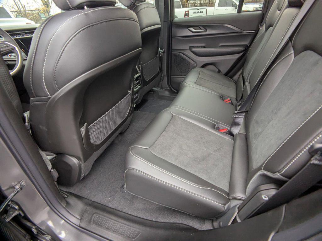 new 2025 Jeep Grand Cherokee car, priced at $43,574