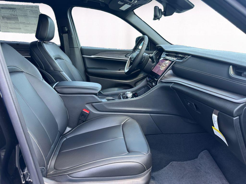 new 2025 Jeep Grand Cherokee L car, priced at $47,585