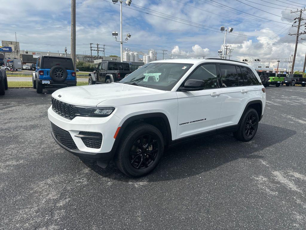 used 2024 Jeep Grand Cherokee car, priced at $29,500