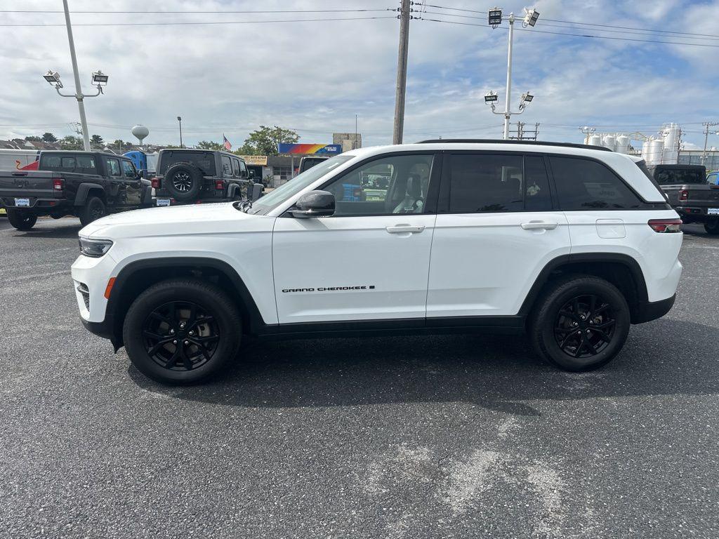 used 2024 Jeep Grand Cherokee car, priced at $29,500