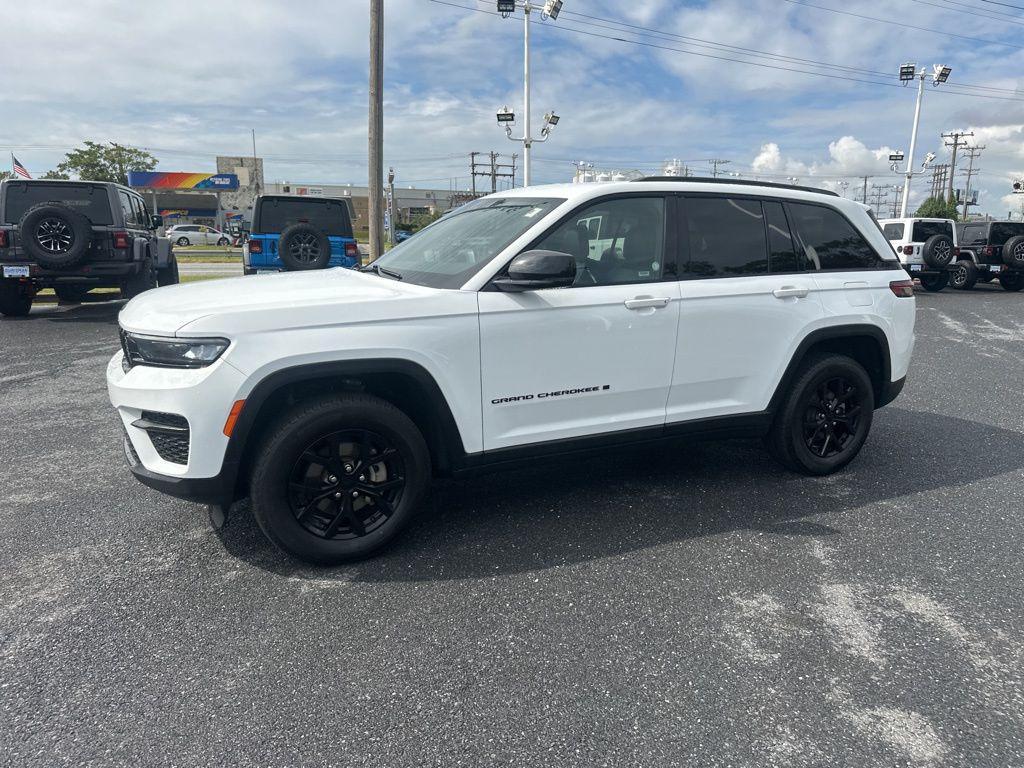 used 2024 Jeep Grand Cherokee car, priced at $29,500
