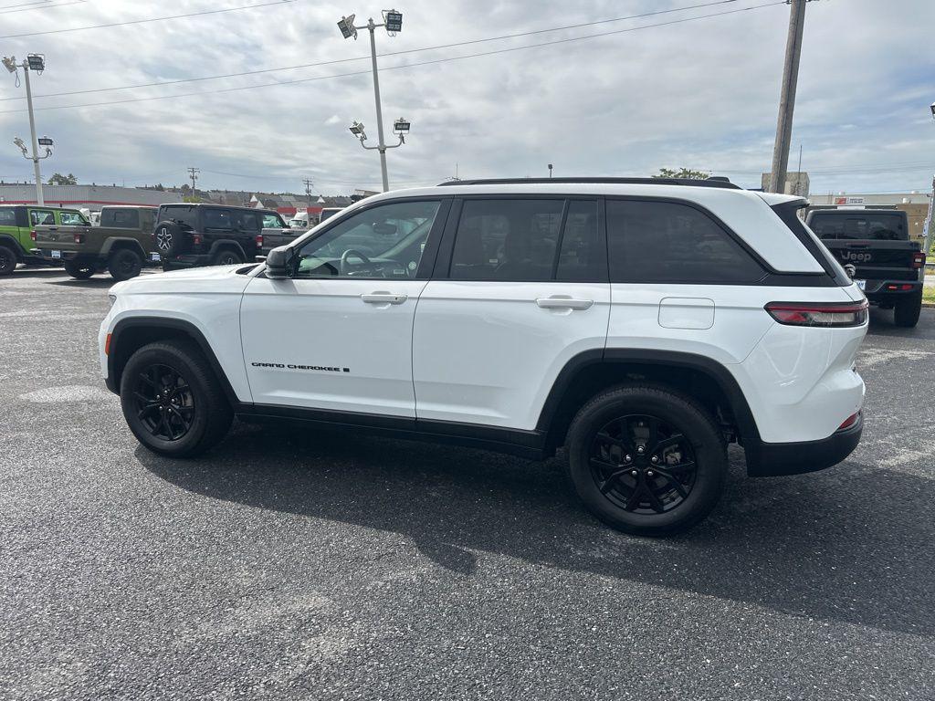 used 2024 Jeep Grand Cherokee car, priced at $29,500