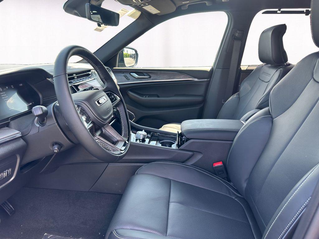 new 2025 Jeep Grand Cherokee car, priced at $59,892