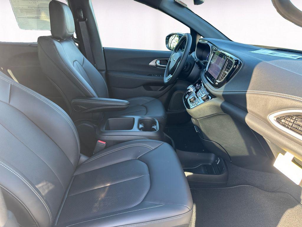 new 2026 Chrysler Pacifica car, priced at $39,340