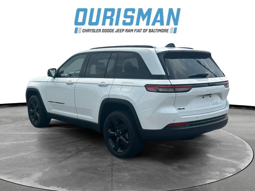 used 2022 Jeep Grand Cherokee car, priced at $31,437