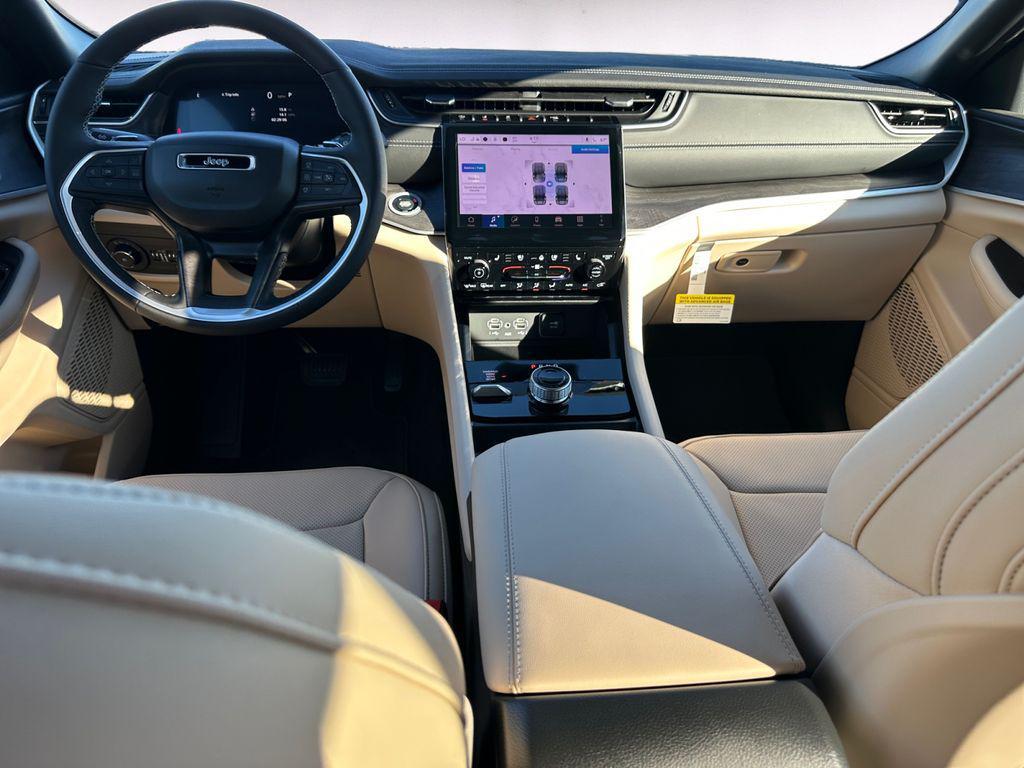 new 2025 Jeep Grand Cherokee car, priced at $45,991