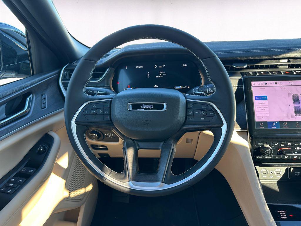 new 2025 Jeep Grand Cherokee car, priced at $45,991