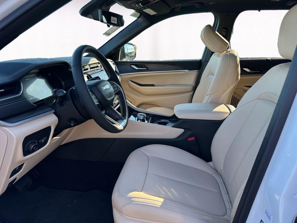 new 2025 Jeep Grand Cherokee car, priced at $45,991