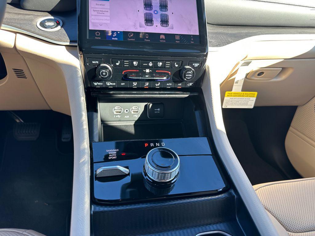 new 2025 Jeep Grand Cherokee car, priced at $45,991