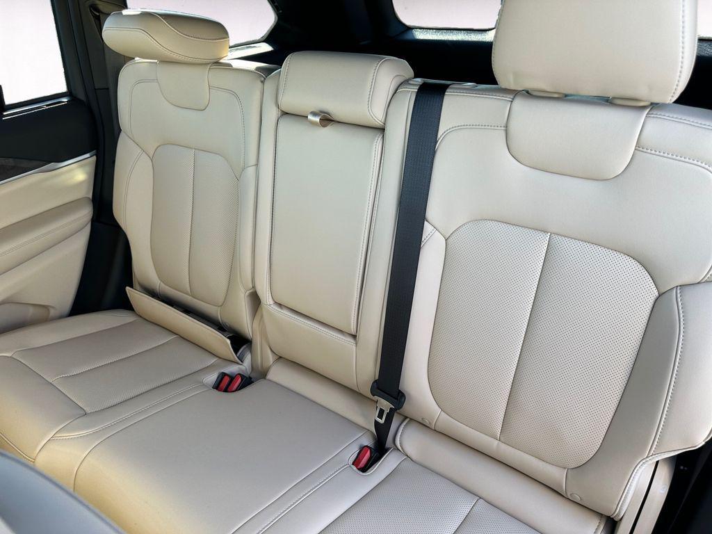 new 2025 Jeep Grand Cherokee car, priced at $45,991