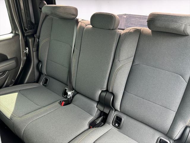 new 2025 Jeep Gladiator car, priced at $39,300
