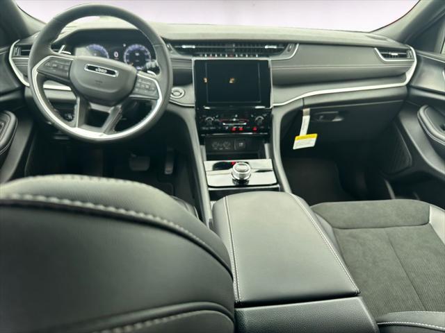 new 2025 Jeep Grand Cherokee car, priced at $43,370
