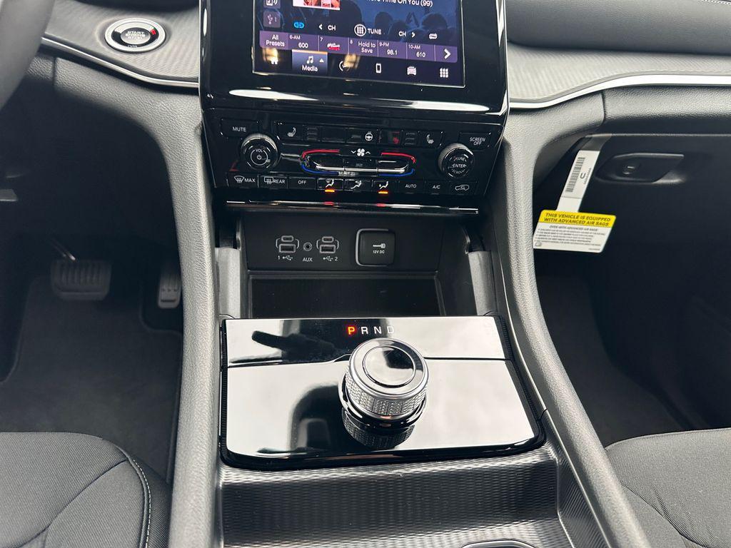 new 2025 Jeep Grand Cherokee car, priced at $39,695