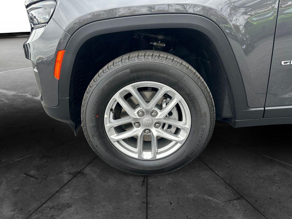 new 2025 Jeep Grand Cherokee car, priced at $39,695