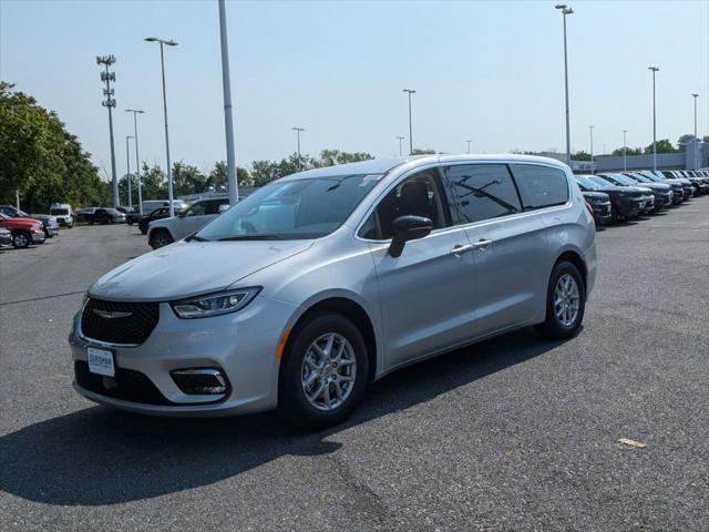 new 2024 Chrysler Pacifica car, priced at $33,378