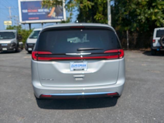 new 2024 Chrysler Pacifica car, priced at $33,378