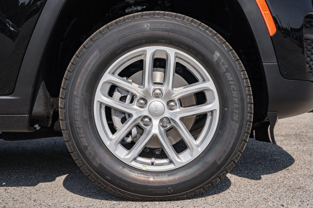 new 2025 Jeep Grand Cherokee car, priced at $35,274