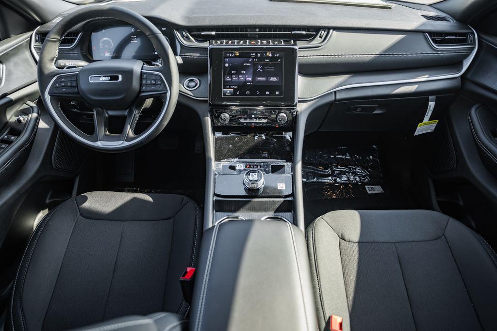 new 2025 Jeep Grand Cherokee car, priced at $35,274