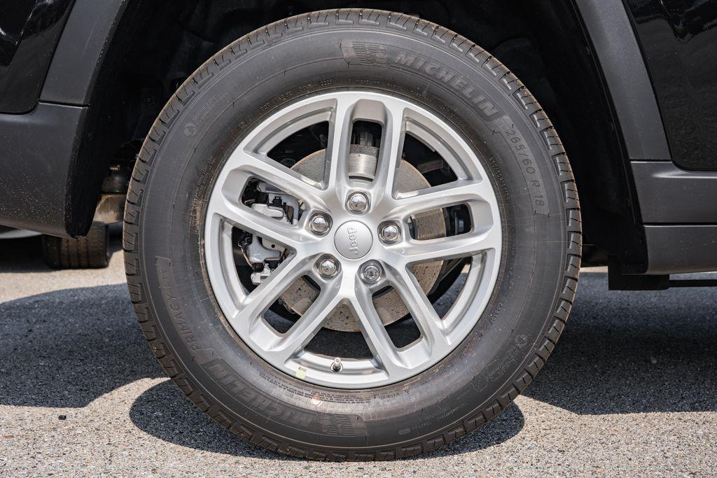 new 2025 Jeep Grand Cherokee car, priced at $35,274